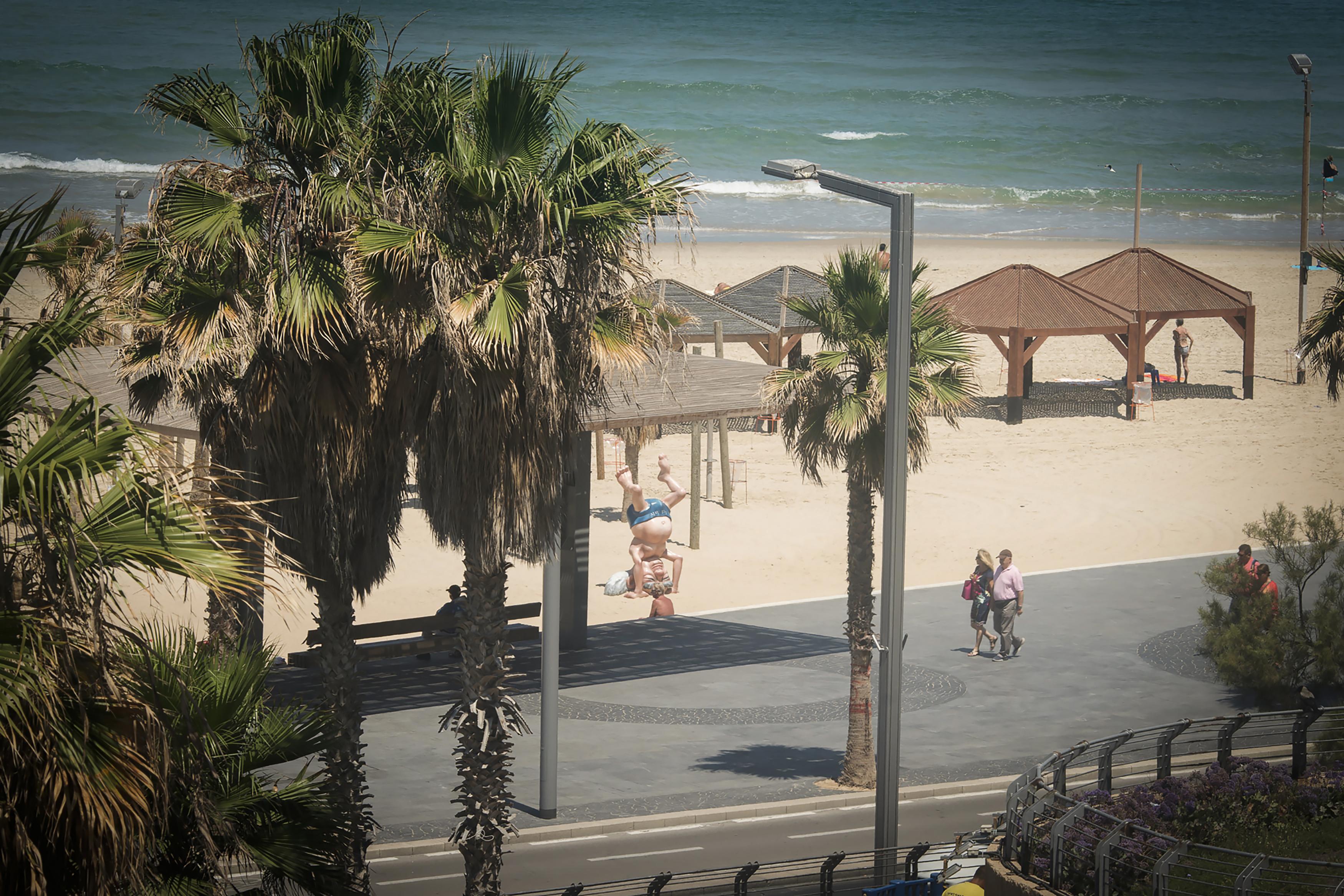 Dream Beach 98 Hotel And Spa Tel Aviv Exterior photo